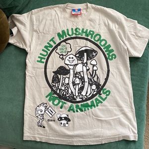 Worn twice, condition is like new. I’m tiny and it’s just too oversized for me.